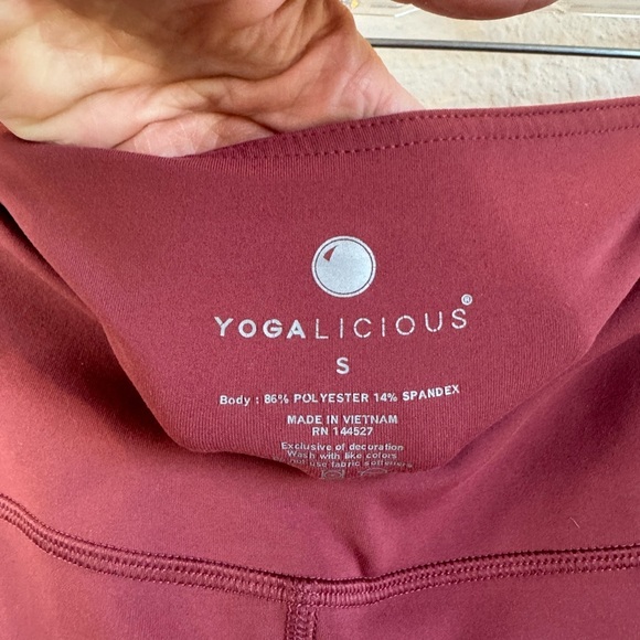 YOGALICIOUS Butter-Soft Yoga Leggings - Picture 6 of 8